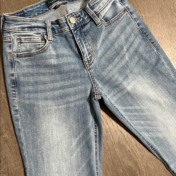 Aeropostale Curvy Mid-Rise Bootcut Jean Size 0 Regular - Picture 3 of 8